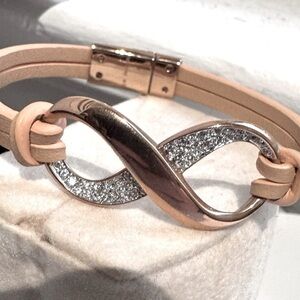 ✨Stunning Vintage Swarovski Infinity Rose Bracelet featuring Clear Pave Crystals